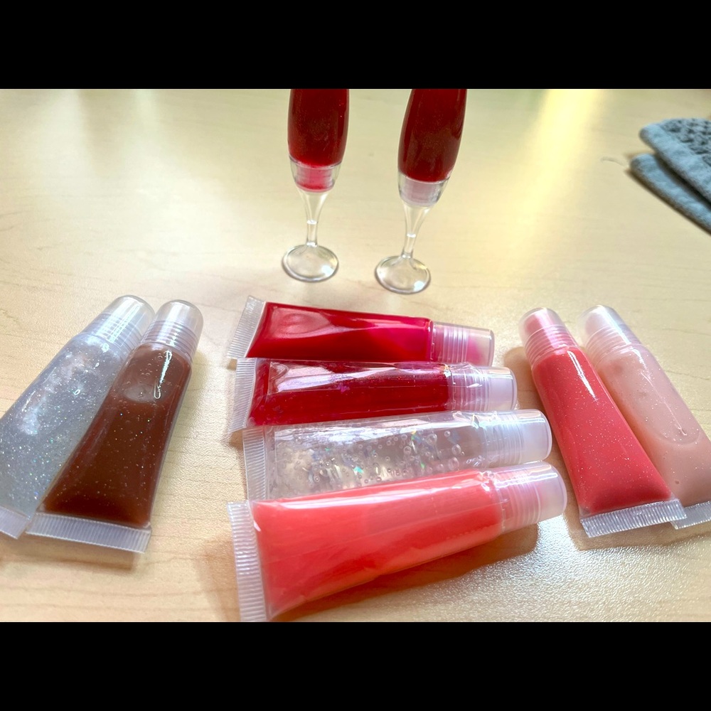 Squeeze Tube Lip Glosses - Picture 1 of 3